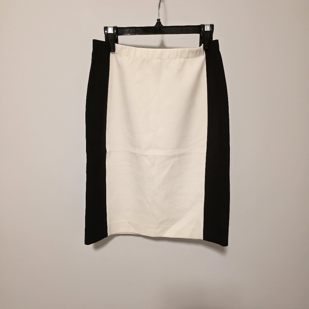 Babaton Black White Knee Length Tight Fitted Skirt With Slit Size US 4